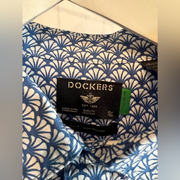 Dockers Men's Regular Fit Button Down Shirt Medium Seashell Print Blue White NWT - Picture 5 of 6